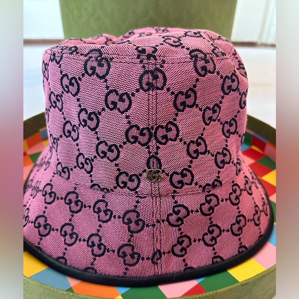 NWT Authentic Gucci unisex GG canvas bucket hat